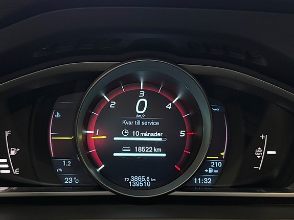 Volvo V40 12 of 24