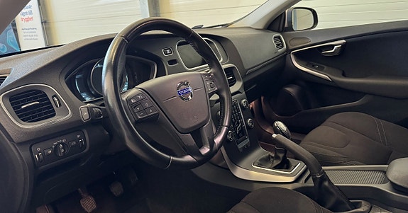 Volvo V40 8 of 24