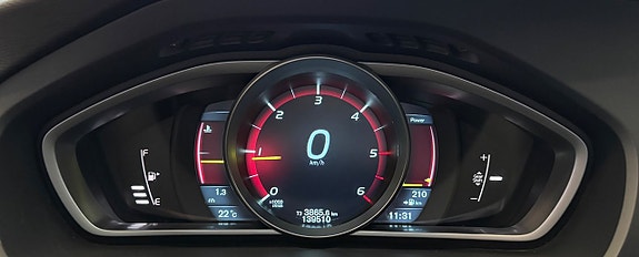 Volvo V40 11 of 24