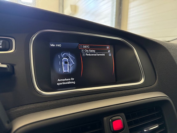 Volvo V40 15 of 24