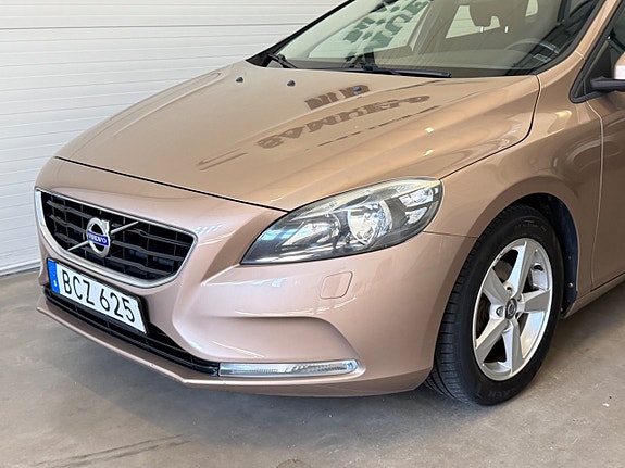 Volvo V40 4 of 24