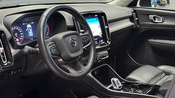 Volvo XC40 6 of 18