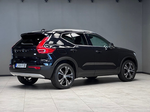 Volvo XC40 2 of 18