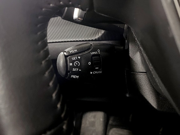 Peugeot 208 8 of 17