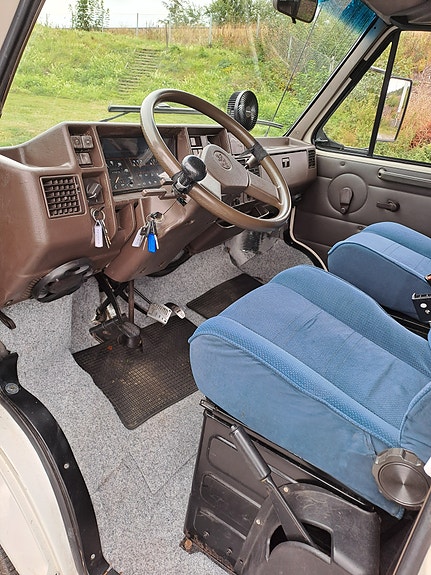 Peugeot Bustner T620 5 of 13