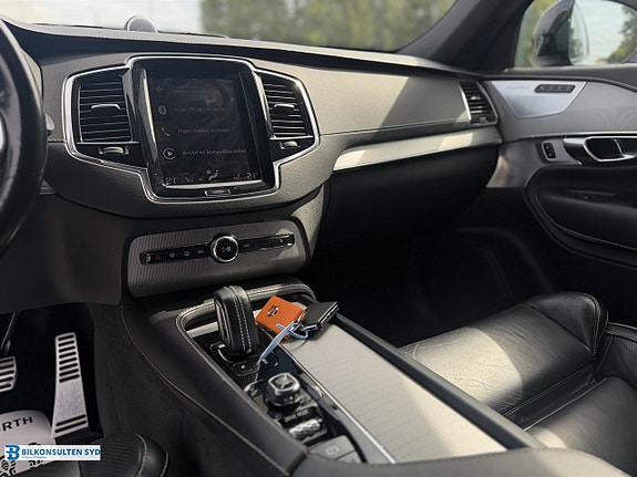 Volvo XC90 12 of 27