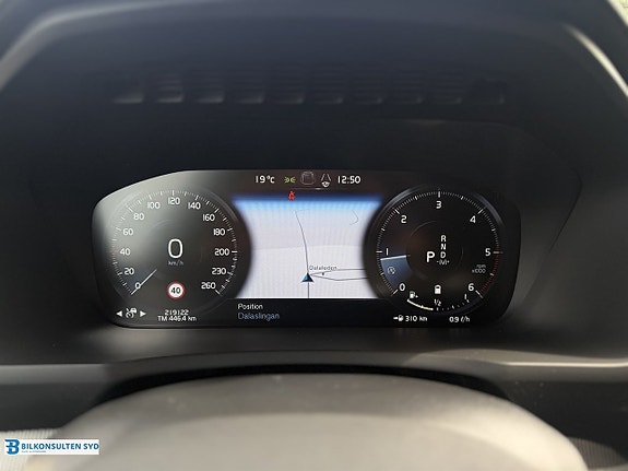 Volvo XC90 16 of 27
