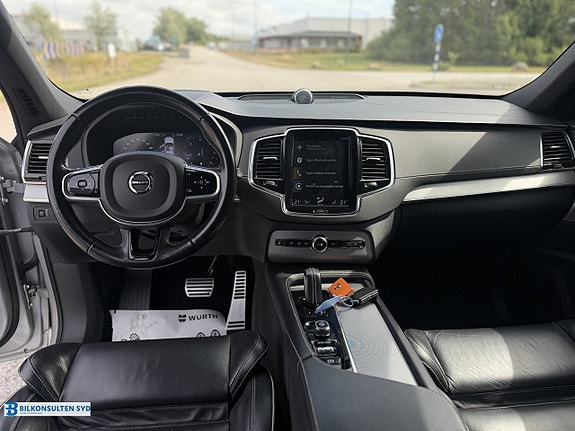 Volvo XC90 10 of 27