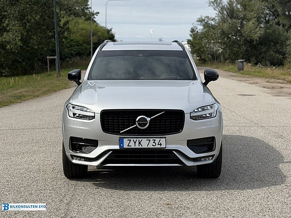 Volvo XC90 2 of 27
