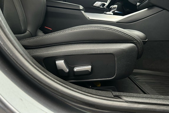 BMW 330e 16 of 26