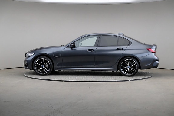 BMW 330e 4 of 26