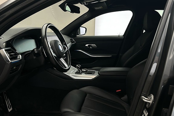 BMW 330e 10 of 26