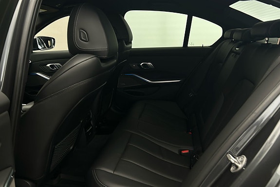 BMW 330e 13 of 26