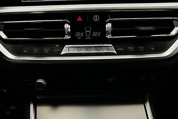BMW 330e 18 of 26