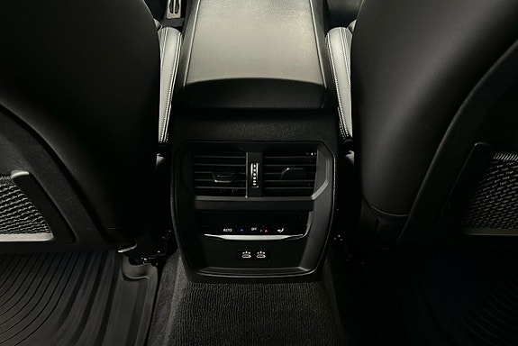 BMW 330e 20 of 26