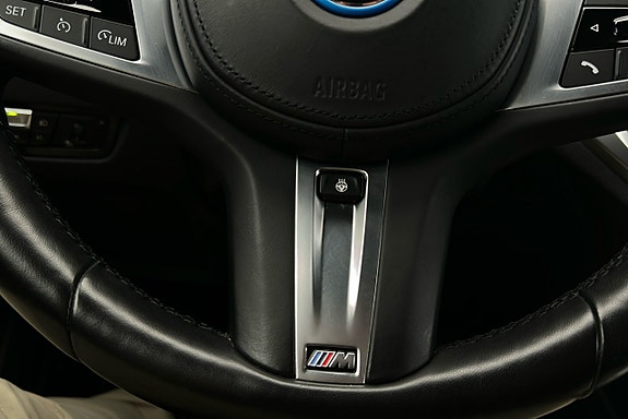 BMW 330e 25 of 26