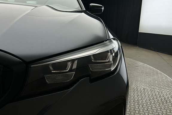 BMW 330e 11 of 26