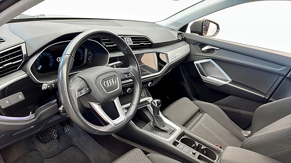 Audi Q3 7 of 12