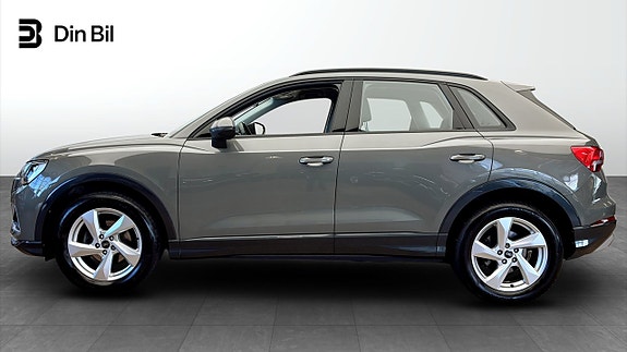 Audi Q3 2 of 12