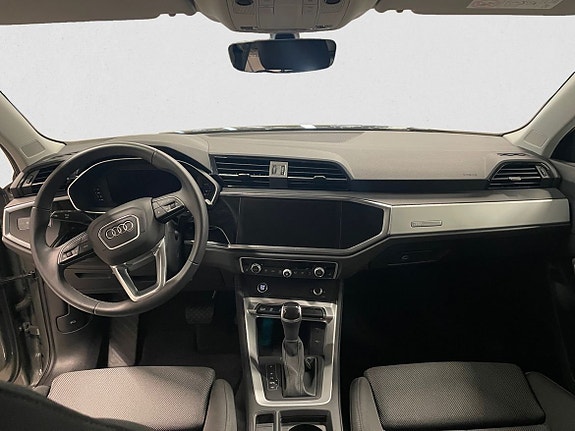 Audi Q3 6 of 8