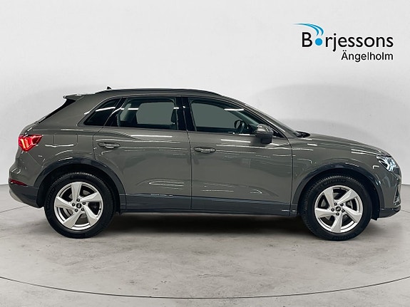 Audi Q3 2 of 8