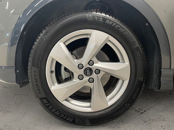 Audi Q3 4 of 8