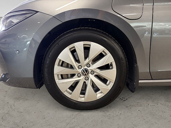 Volkswagen Passat 6 of 15