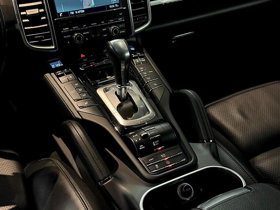 Porsche Cayenne 18 of 24