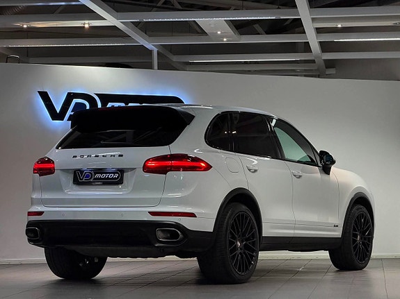 Porsche Cayenne 5 of 24