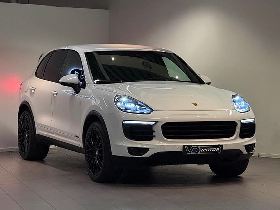 Porsche Cayenne 4 of 24