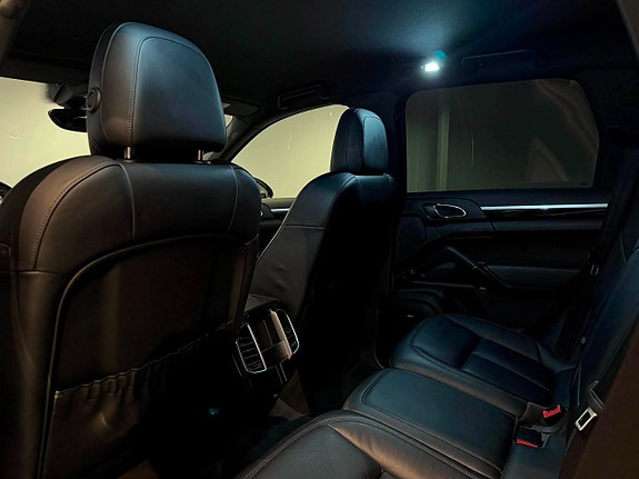 Porsche Cayenne 24 of 24