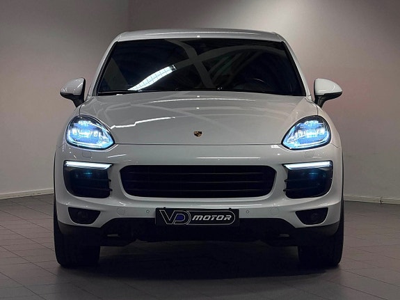 Porsche Cayenne 8 of 24