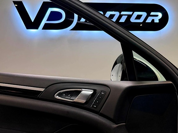 Porsche Cayenne 17 of 24