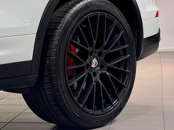 Porsche Cayenne 9 of 24