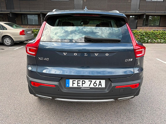 Volvo XC40 3 of 10