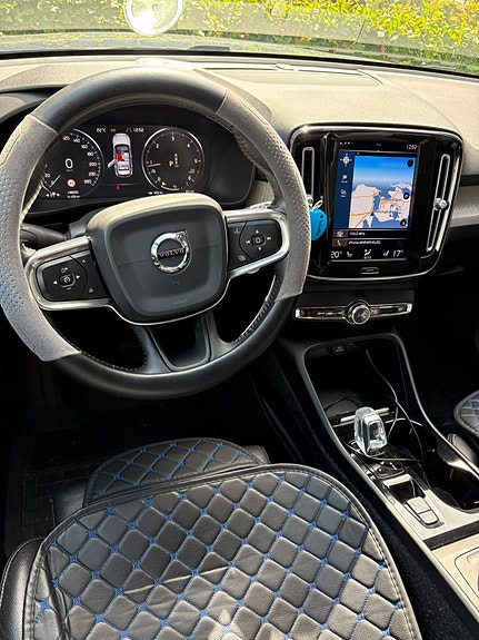 Volvo XC40 5 of 10