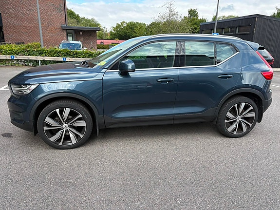 Volvo XC40 2 of 10