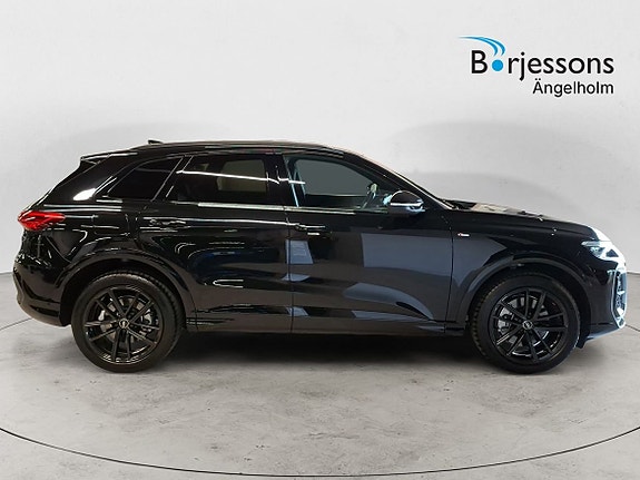 Audi Q5 2 of 10