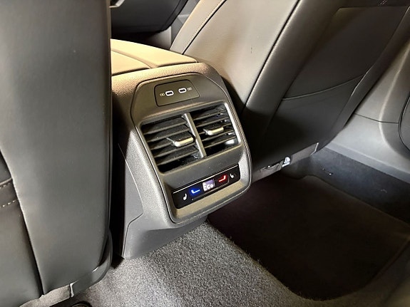 Volkswagen Passat 13 of 14
