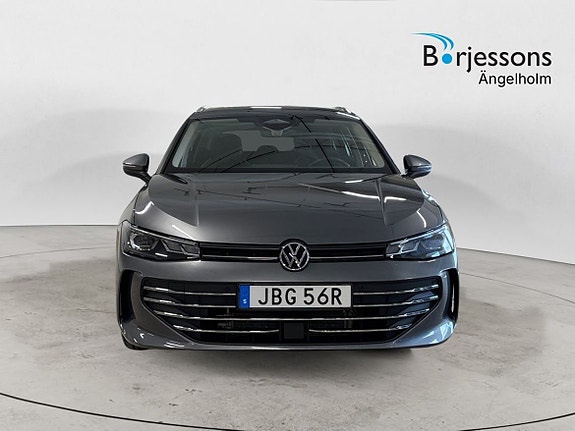 Volkswagen Passat 5 of 14