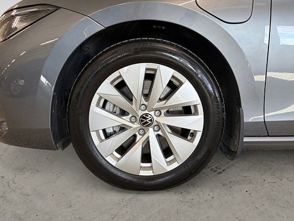 Volkswagen Passat 6 of 14
