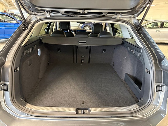 Volkswagen Passat 11 of 14