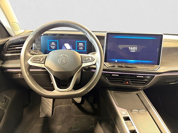 Volkswagen Passat 9 of 14