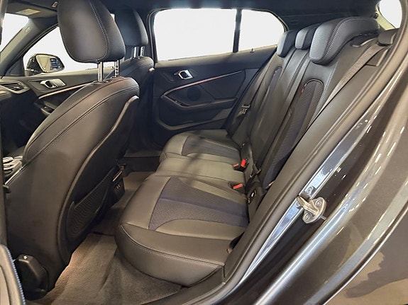 BMW 118i 13 of 15