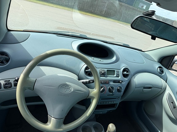 Toyota Yaris 5 of 5