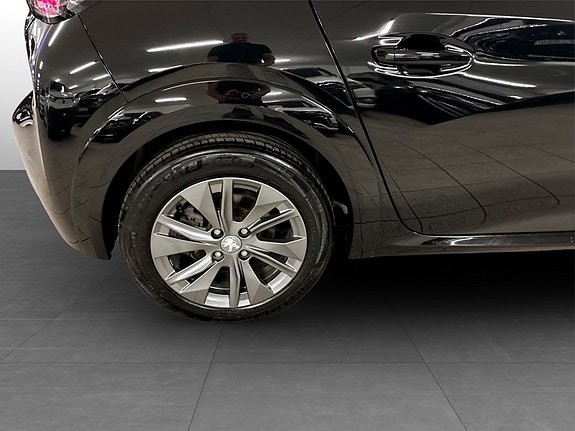 Peugeot e-208 14 of 15