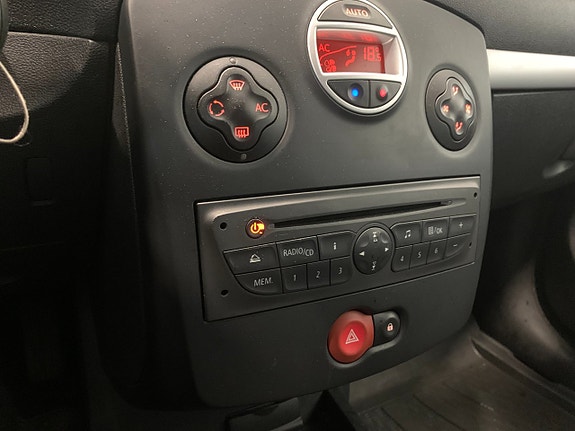 Renault Clio 9 of 12