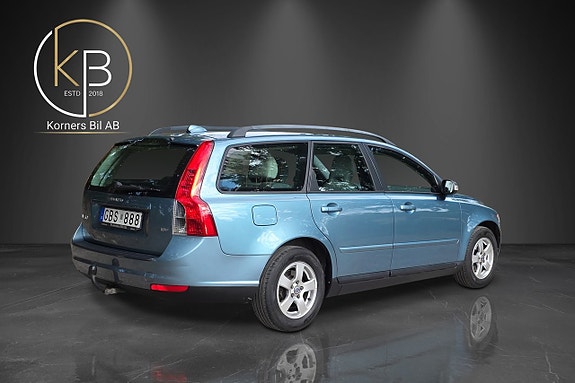 Volvo V50 3 of 11