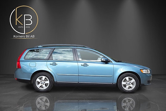 Volvo V50 2 of 11