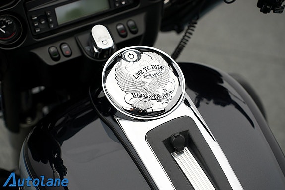 Harley-Davidson Electra Glide Ultra Classic* Vance & Hines 29 of 30
